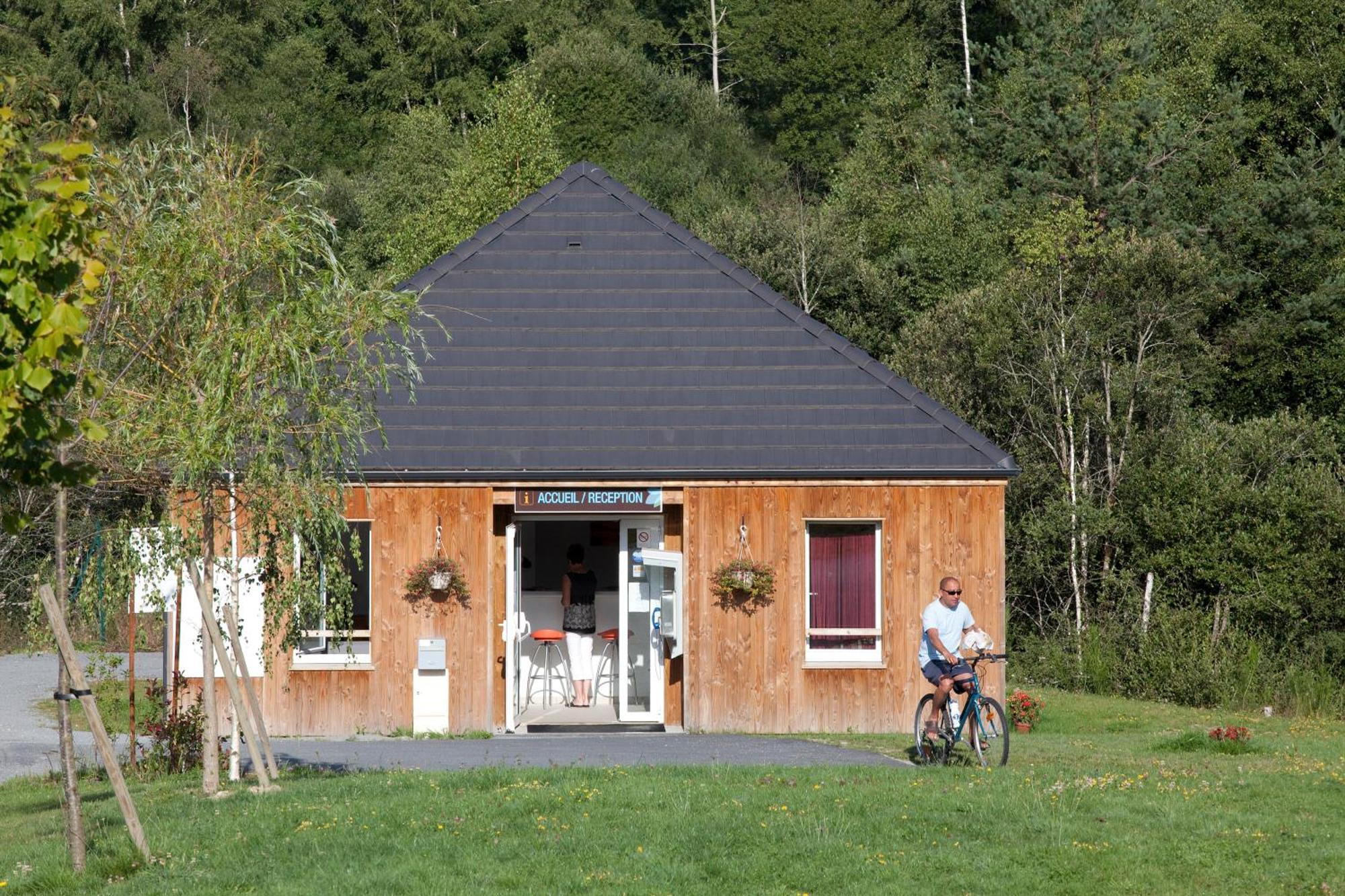 Vacanceole - Residence Le Domaine Du Bosquet Egletons Exterior foto